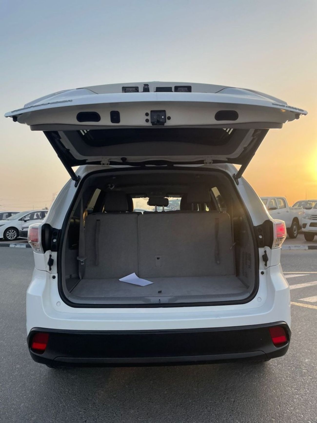 تويوتا هايلاندر 2015 Toyota Highlander LE+ 4x4 AWD - Trunk Auto Rear CAM - 7 Seater -