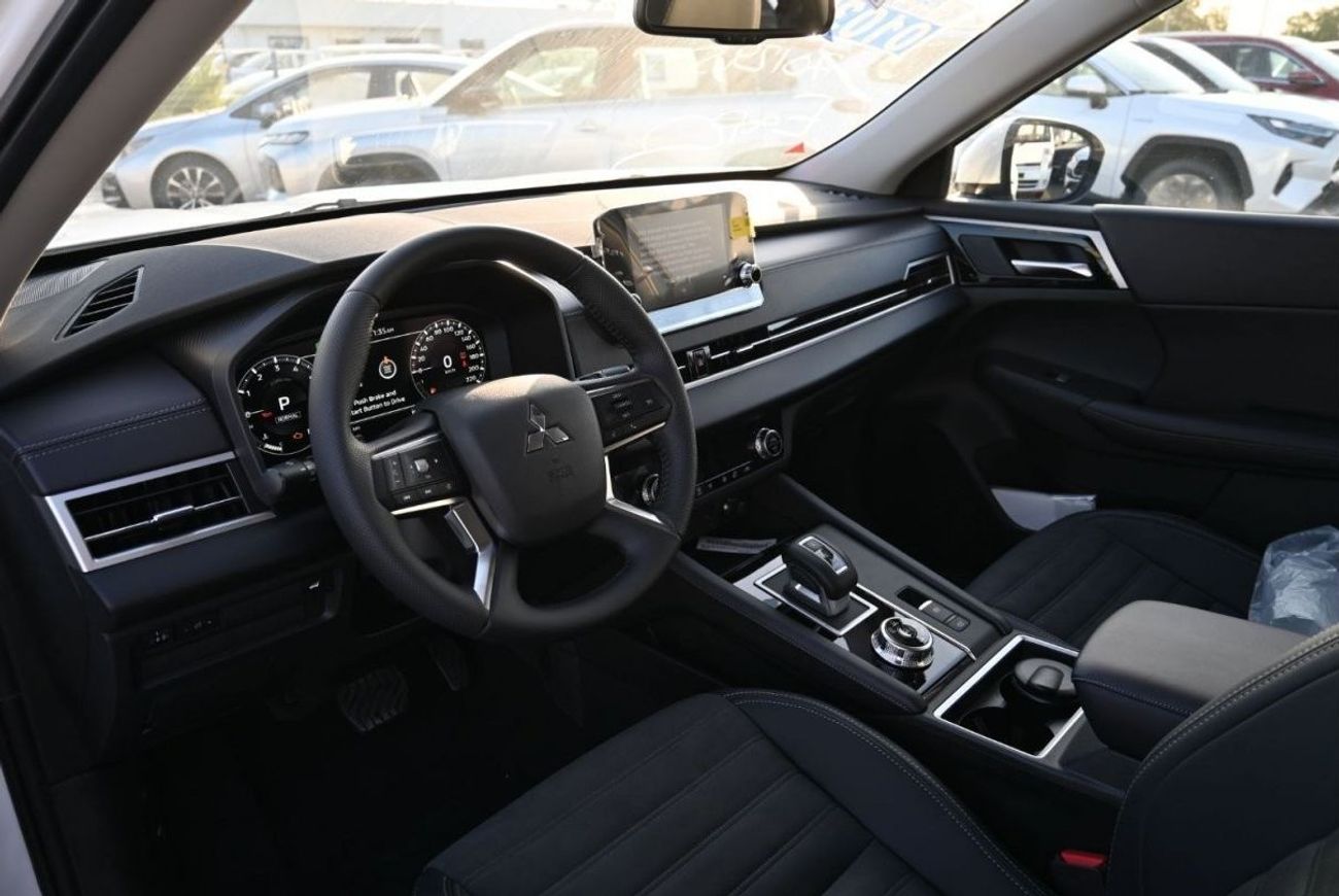 ميتسوبيشي آوتلاندر Mitsubishi Outlander 2.5L Petrol, 4WD, SUV, GCC Spec, Color White, Model 2024