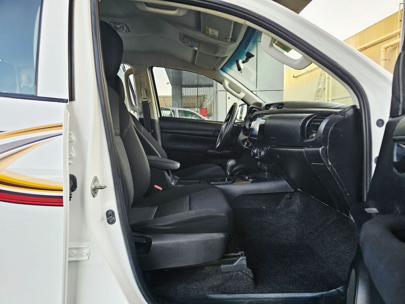 تويوتا هيلوكس SGLX HILUX DIESEL / AUTOMATIC / WIDE BODY/ AUTO WINDOWS / FULL OPTION