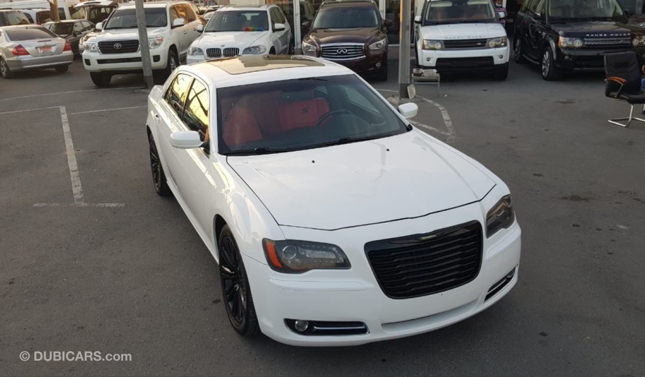 Chrysler 300s Crysral C300s model 2013  GCC car prefect condition full option low mileage sun roof leather seats b