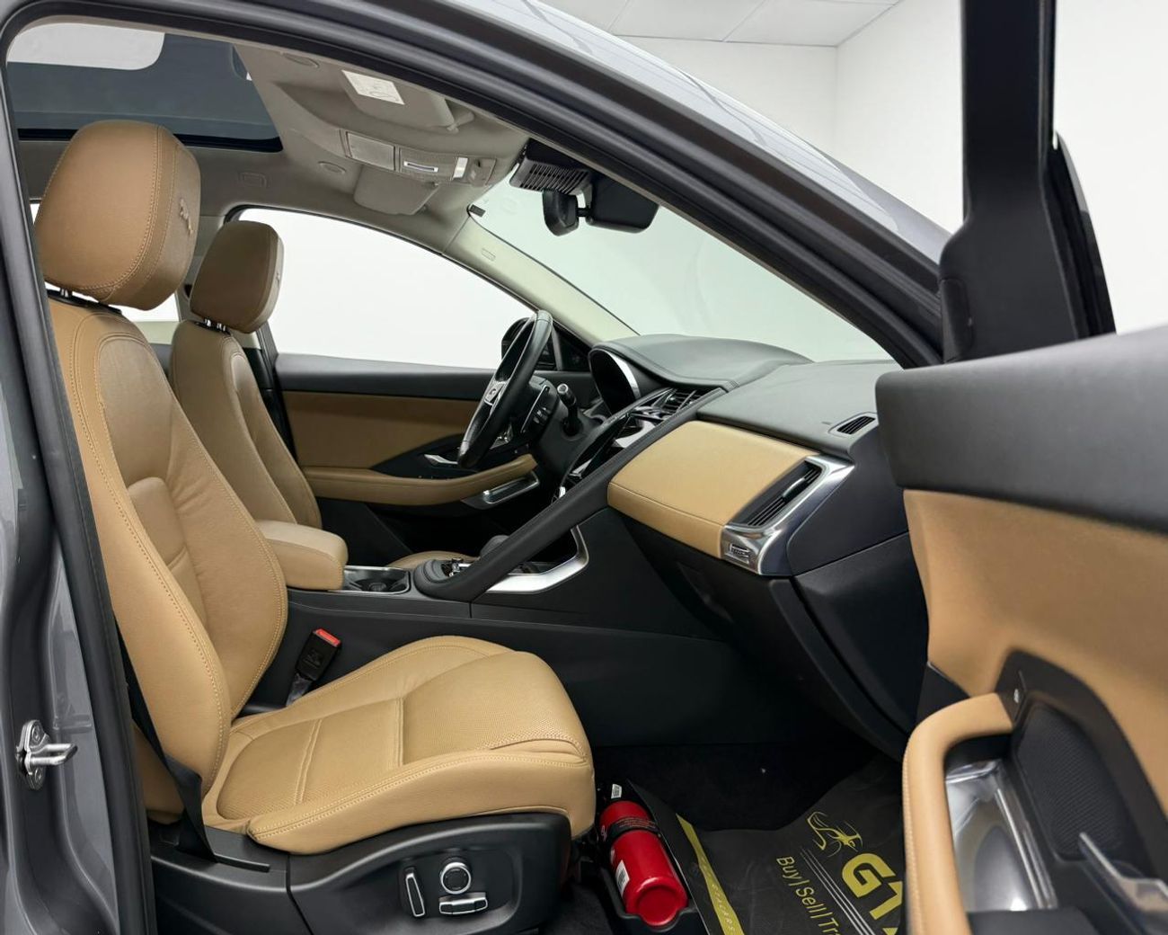 Jaguar E-PACE SE P200 2.0L 2021 Jaguar E-Pace SE P200, 2026 Jaguar Warranty, Full Jaguar Service History, Fully Lo