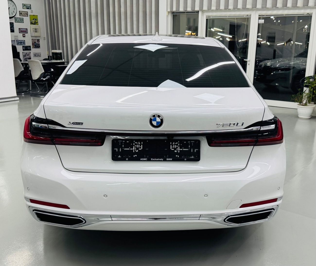بي أم دبليو 750Li xDrive 4.4L (523 HP)