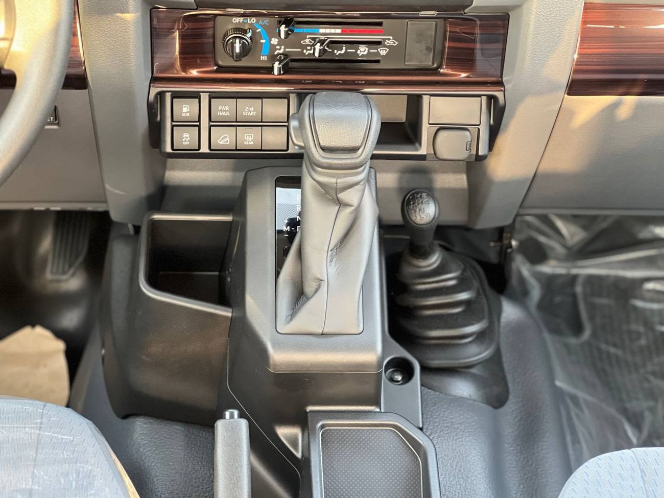 تويوتا لاند كروزر 70 3 DOOR LC78 2.8L DSL A/T // 2025 // STANDARD OPTION WITH MANUAL WINDOWS // SPECIAL OFFER // BY FORMU