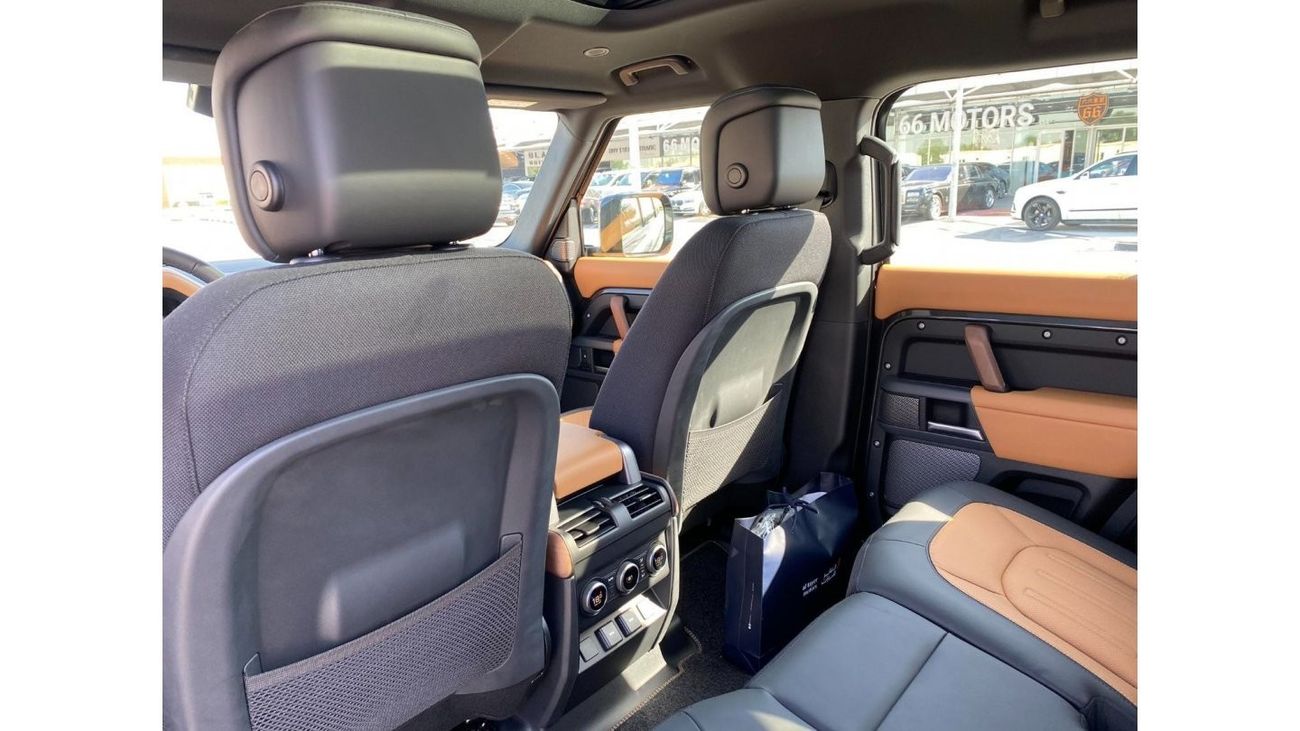 Land Rover Defender DEFENDER X**2024**GCC SPEC UNDER WARRANTY AND SERVICE