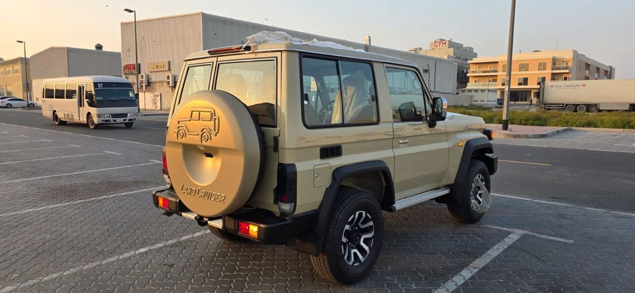 تويوتا لاند كروزر 70 PETROL FULL OPTION