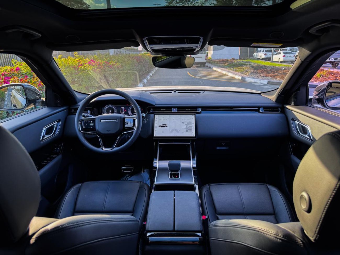 Land Rover Range Rover Velar Land Rover Range Rover Velar 2026 Automatic 0 Km 4 Cylinder All Wheel Drive (AWD) SUV Gold