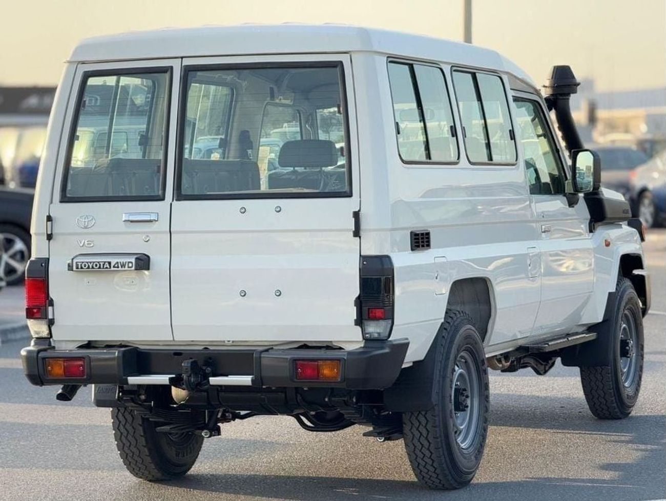 Toyota Land Cruiser EXPORT ONLY - LC 78 E MANUAL TRANSMISSION