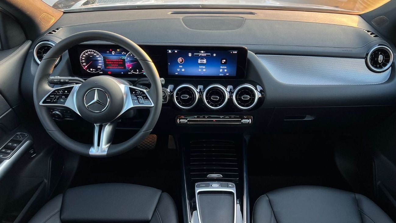 مرسيدس بنز GLA 200 Mercedes-Benz GLA 200 1.3L Petrol