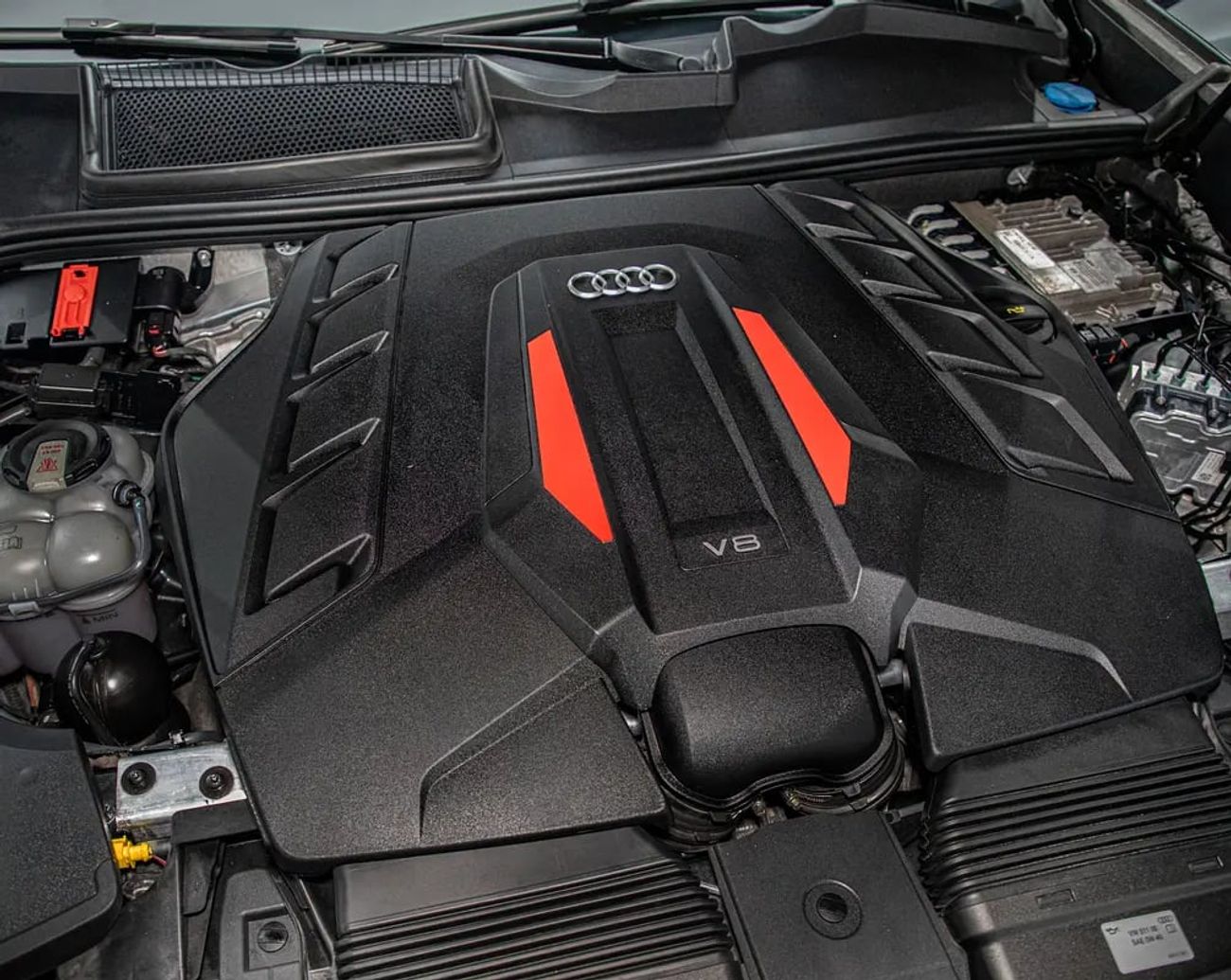 أودي SQ8 4.0 TFSI quattro (507 HP)