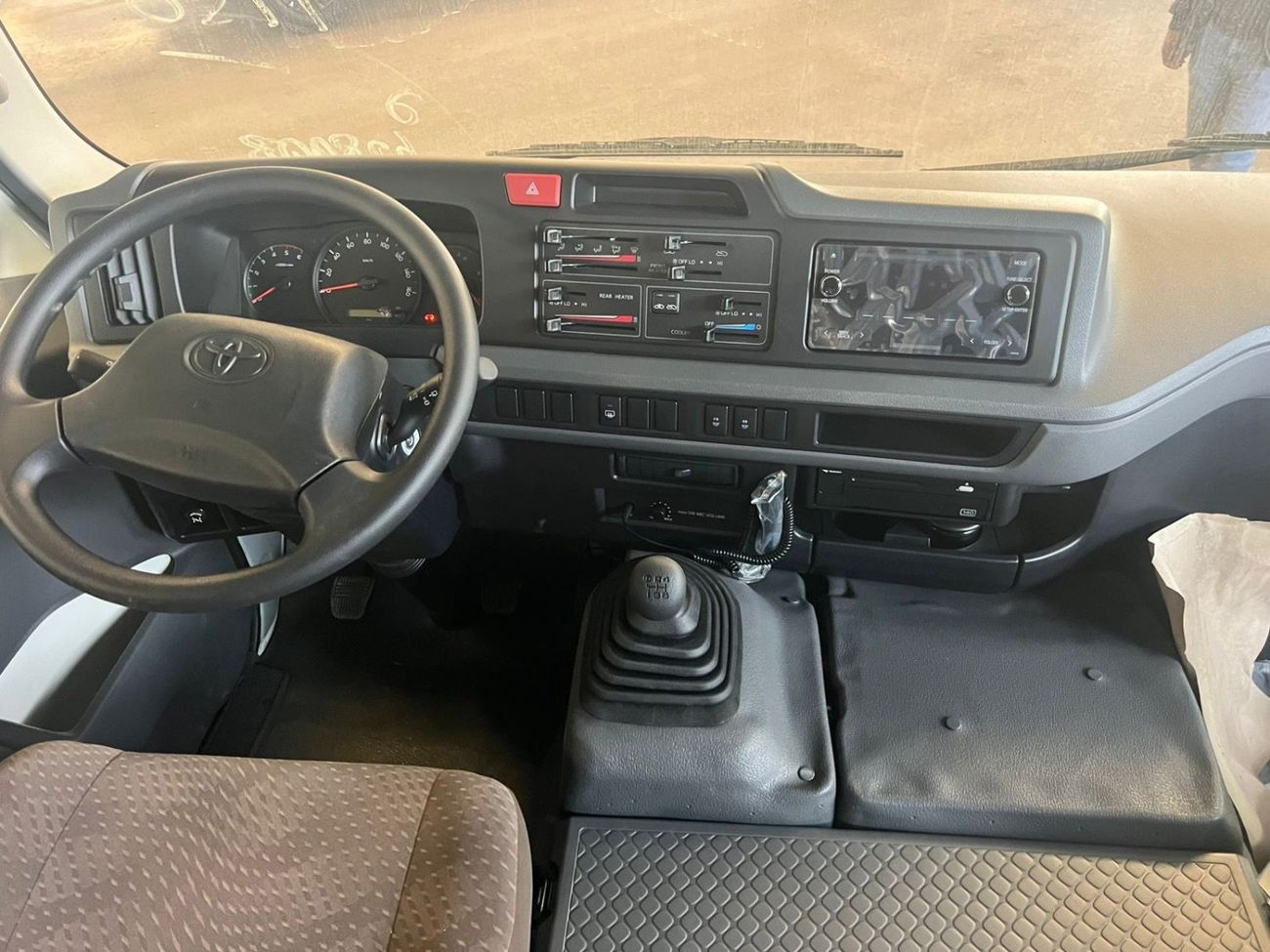 تويوتا كوستر coaster 23 seater diesel 4.0