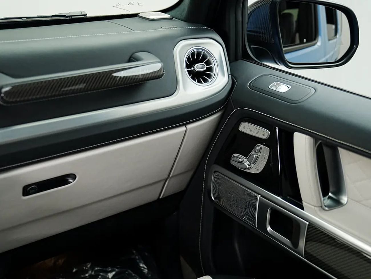 Mercedes Benz G63 AMG STANDARD G63 AMG | A22 | FULL OPTION | Carbon package
