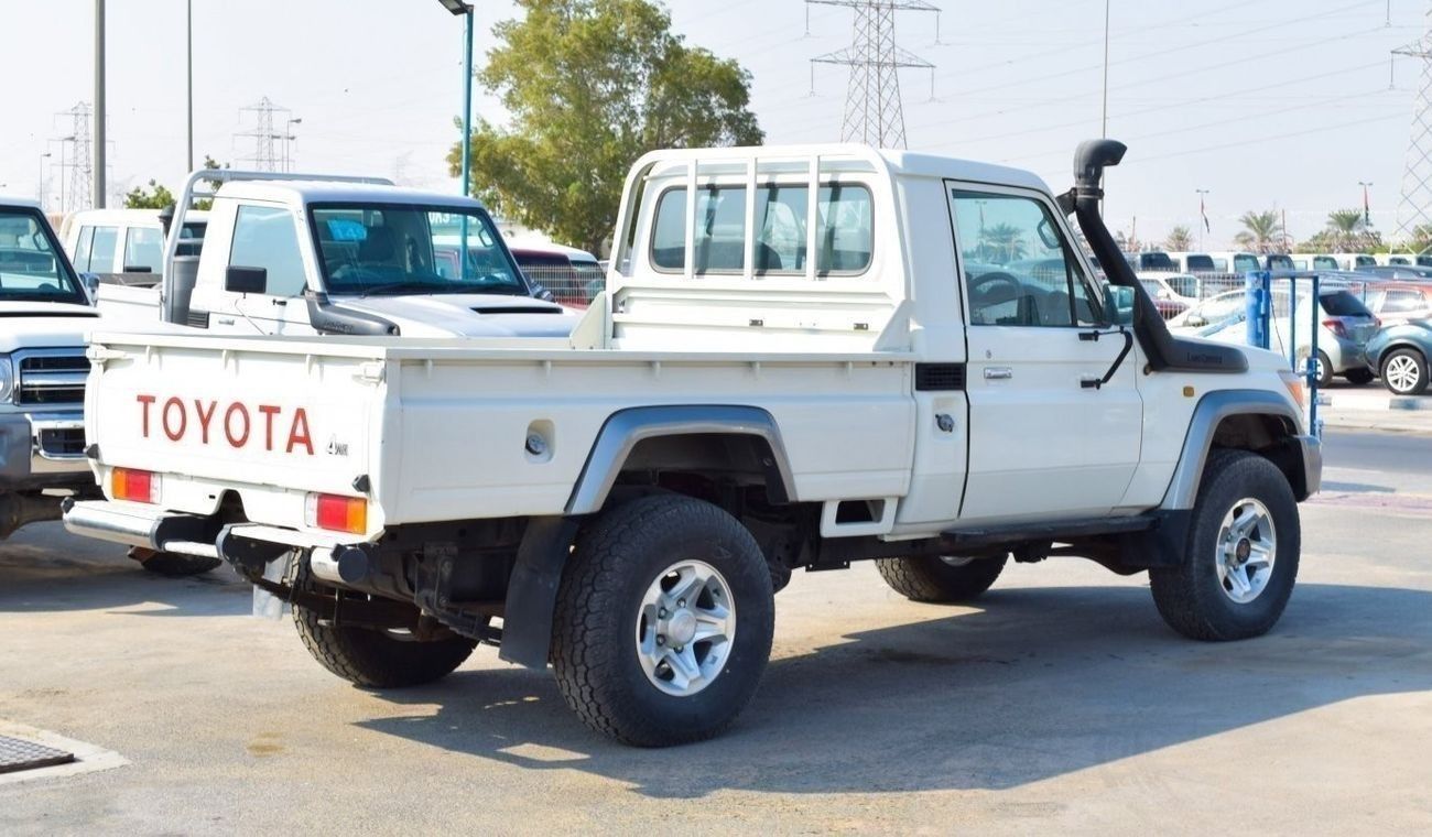 تويوتا لاند كروزر بيك آب LX V8 d