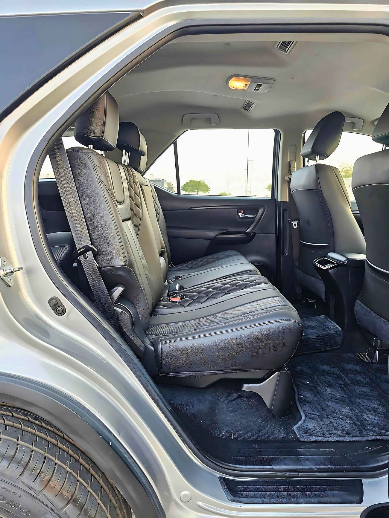 تويوتا فورتونر EXR V4/ 4WD/ LEATHER SEATS/ DVD CAMERA/ LOW MILEAGE/ 1168 MONTHLY/ LOT# 90033