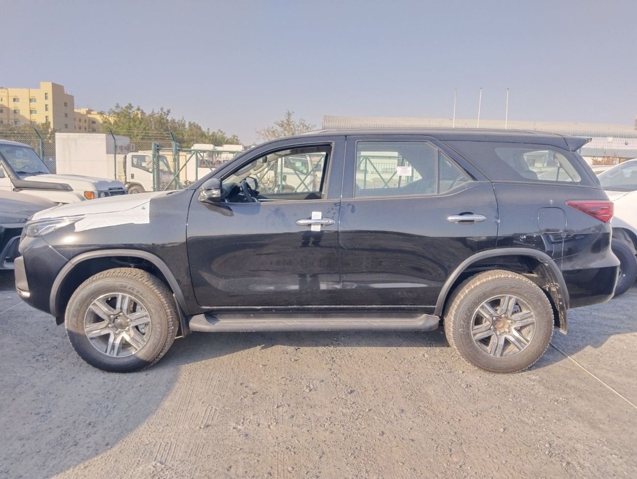 تويوتا فورتونر 2.4L DIESEL A/T 7 SEATER HIGH SPEC(EXPORT TO AFRICA ONLY)