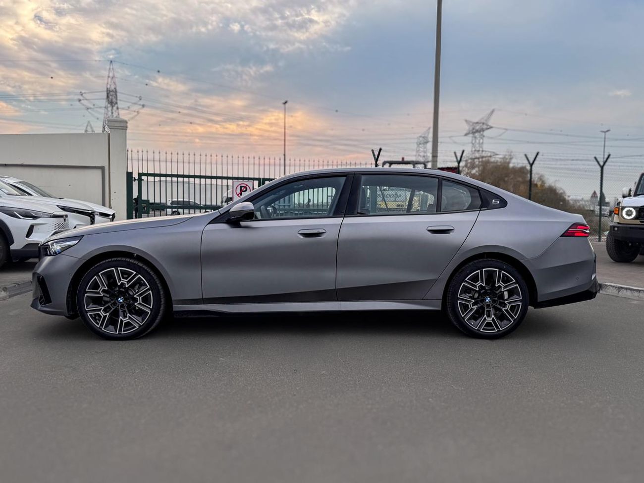 بي أم دبليو 530i BMW 5-Series 530i PREMIUM EDITION M SPORT PACKAGE