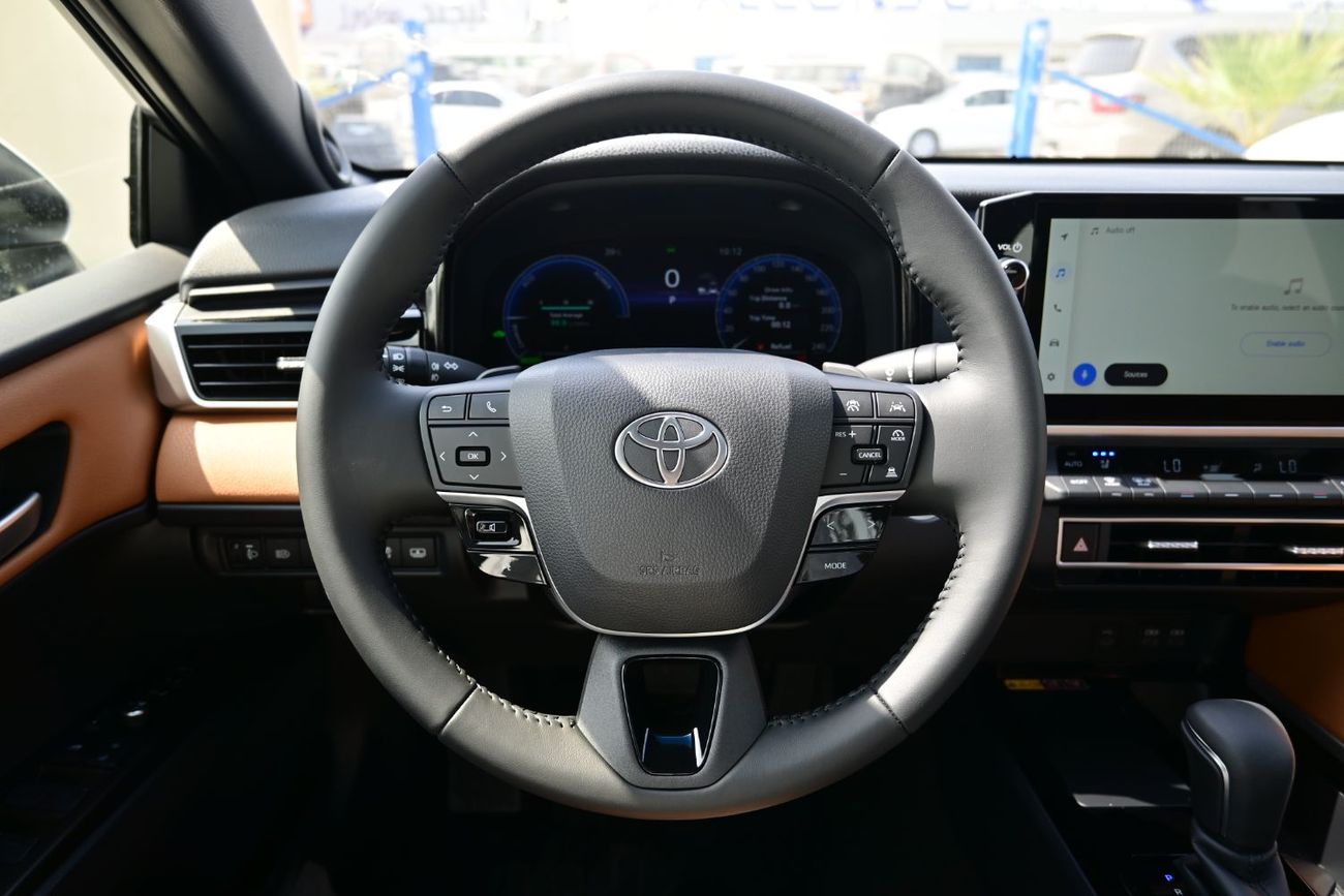 تويوتا كامري Toyota Camry Limited 2.5L Hybrid, Model 2025, Color White