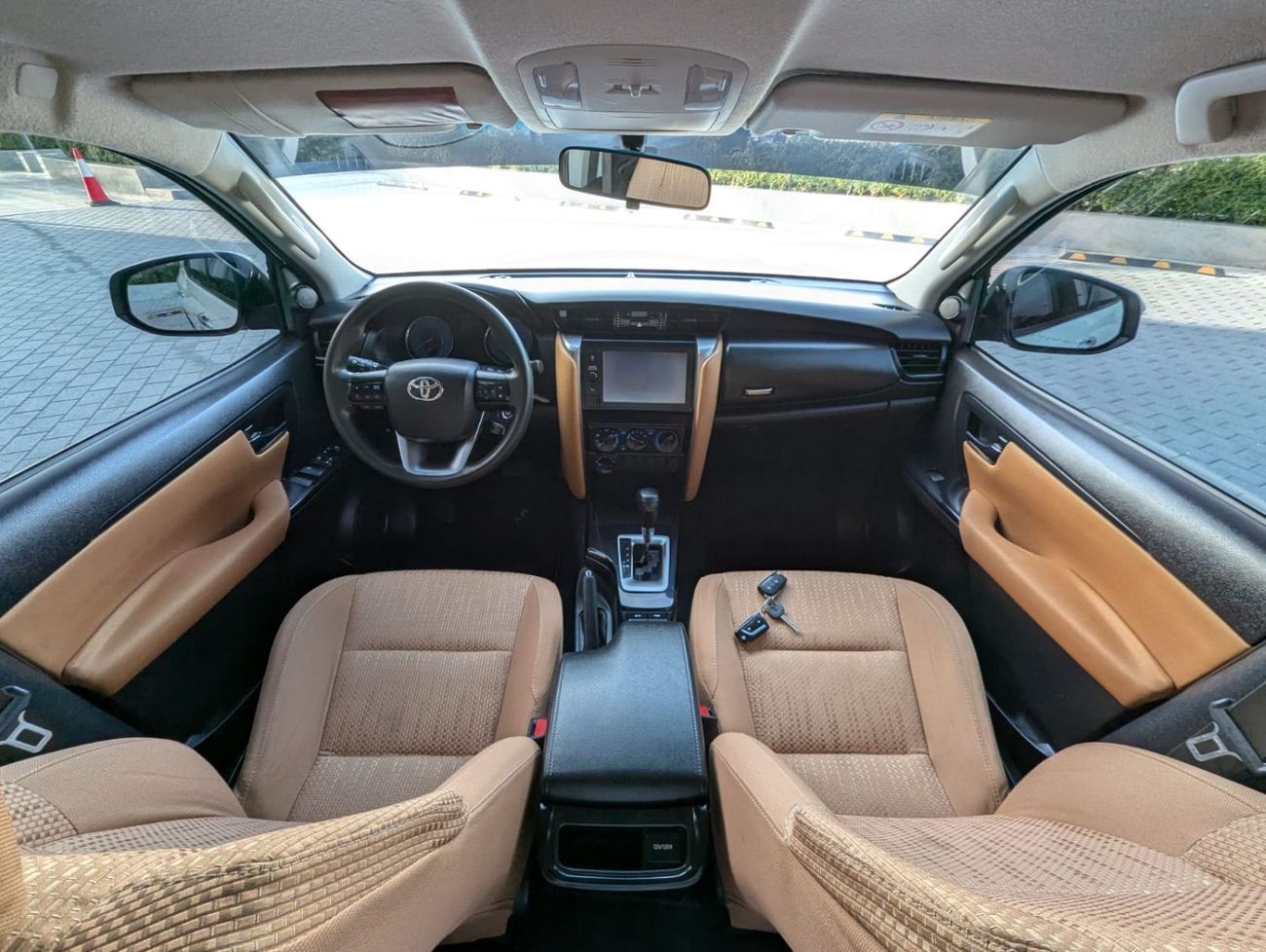 Toyota Fortuner Toyota Fortuner 2022 white colour ,brown colour interior, Gcc specs