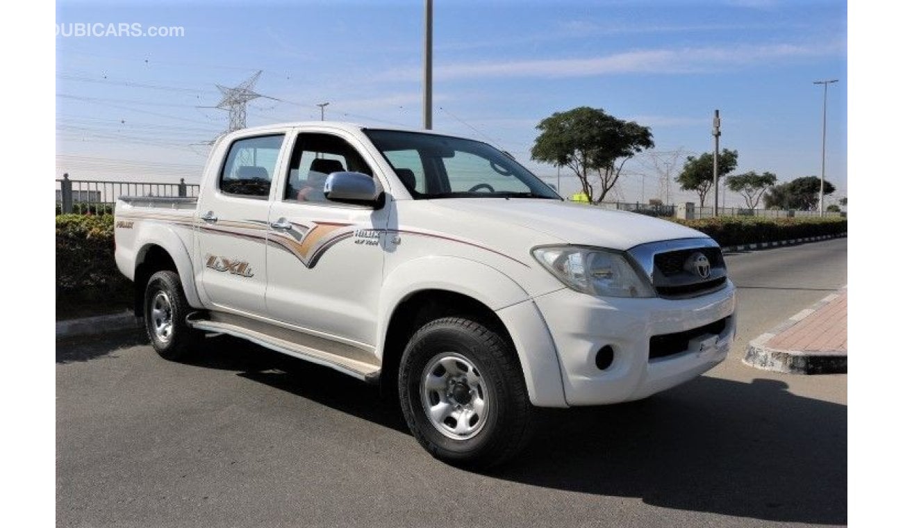 Toyota Hilux Hilux  4x4 double cab petrol ,manual gear , automatic window