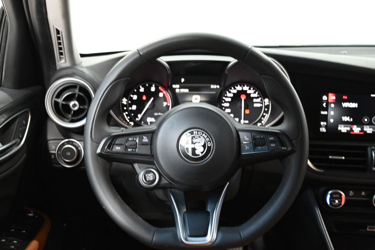 Alfa Romeo Giulia STD 2022 Alfa Romeo Giulia, 2027 Alfa Warranty and Service Pack, Alfa Service History, GCC