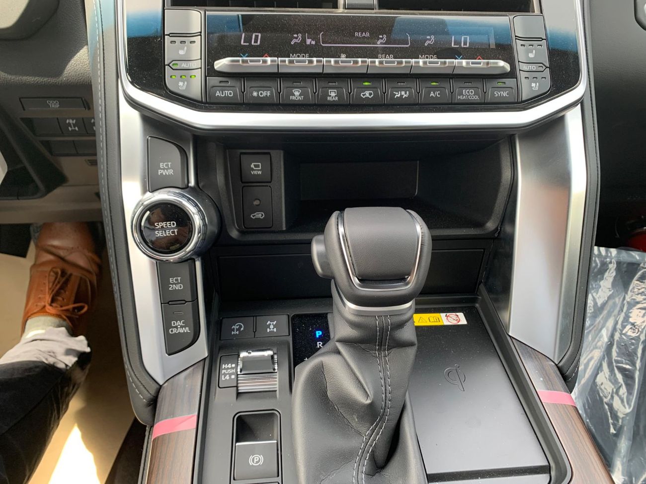 تويوتا لاند كروزر 2026 TOYOTA LAND CRUISER VX 4.0L V6 PETROL HIGH OPTION