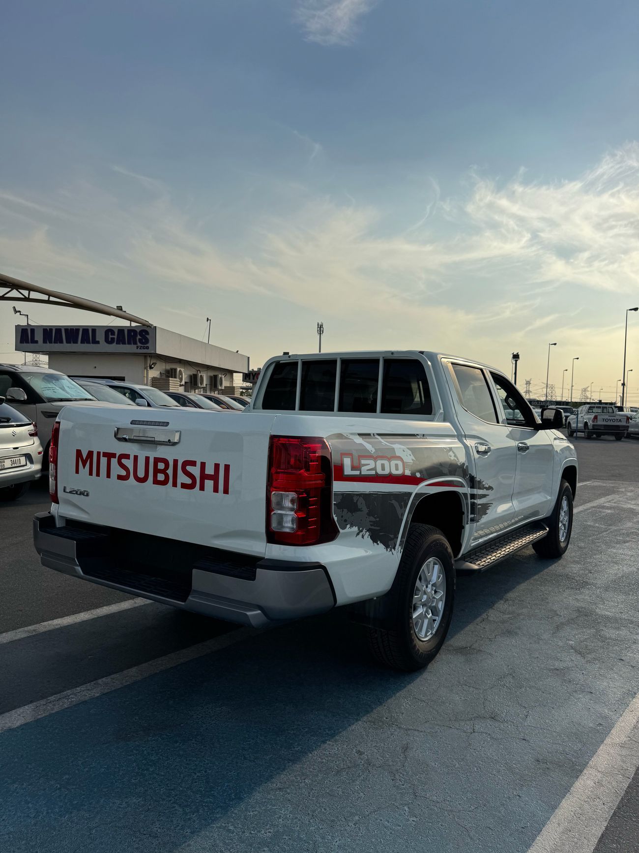 Mitsubishi L200 GL Double Cab Petrol 2.4L Mitsubishi L200 2.4L Full Option EXPORT ONLY!!!