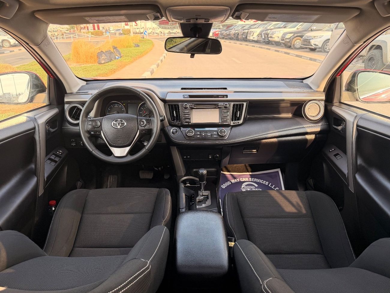 Toyota RAV4 XLE 2.5 L full option with sunroof, push start