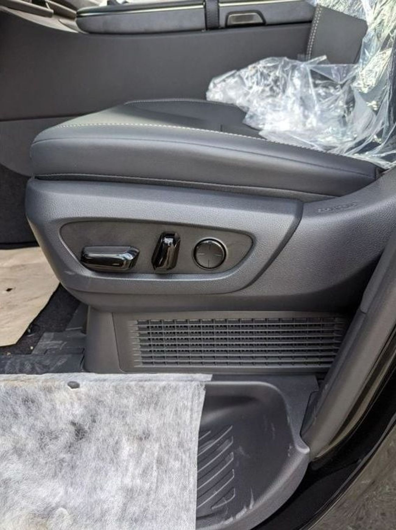 لكزس LM 350h (For export only)