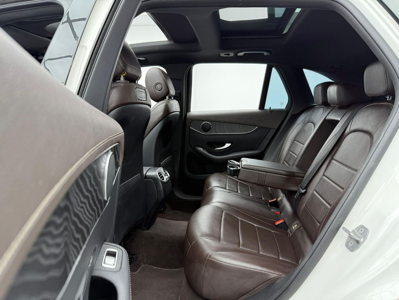 Mercedes-Benz GLC 250 4MATIC 2.0L 2019 Mercedes-Benz GLC 250 4MATIC, 1 Year Warranty, Service History, GCC