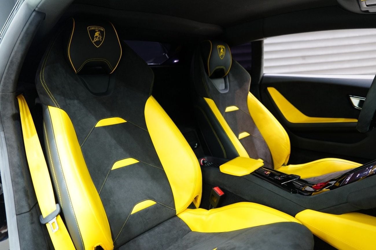 Lamborghini Huracan TECNICA LP 640-2, Carbon Interior, Lifting System, Apple CarPlay, Dealer Warr + Serv!
