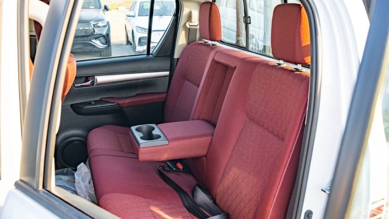 تويوتا هيلوكس Automatic , 2.7 L , 4x4 , full option