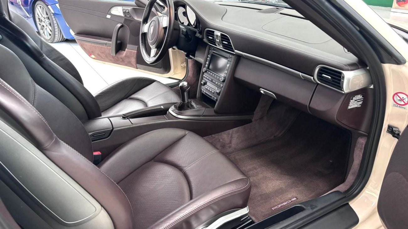Porsche 911 CARRERA S - Manual - Cream white with Cocoa interiors!