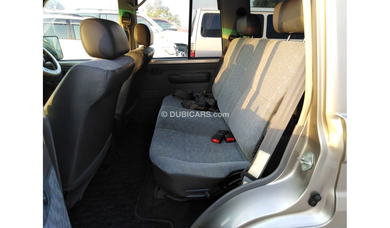 تويوتا لاند كروزر Toyota land cruiser lx 2002 Right hand drive 4wd (Export only)