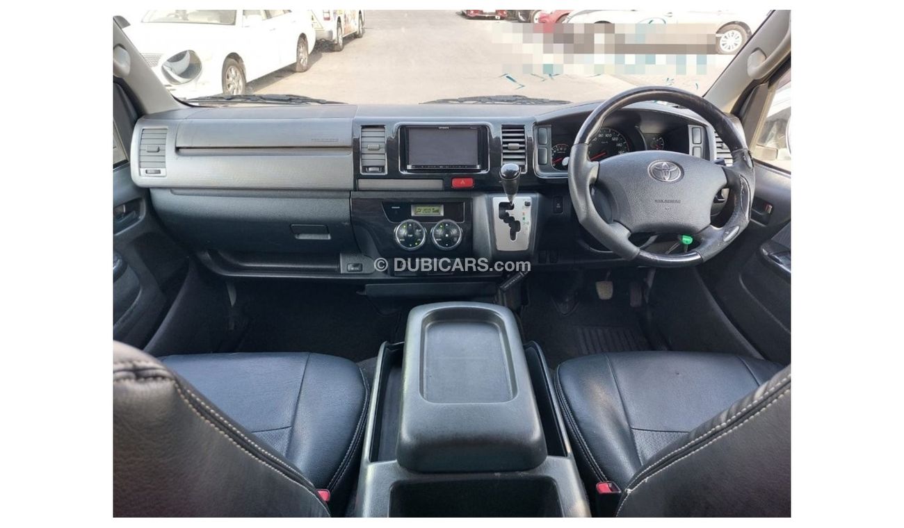 تويوتا هاياس TOYOTA HIACE VAN RIGHT HAND DRIVE(PM30696)