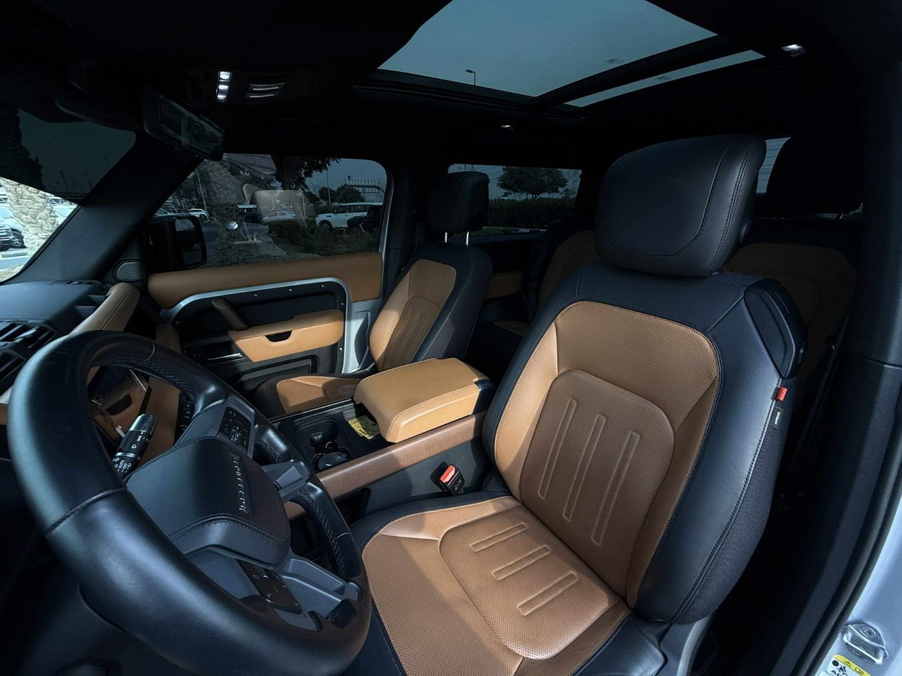 Land Rover Defender P400 90 X 3.0L (6 Seater) GCC SPEC UNDER WARRANTY NEAT AND CLEAN