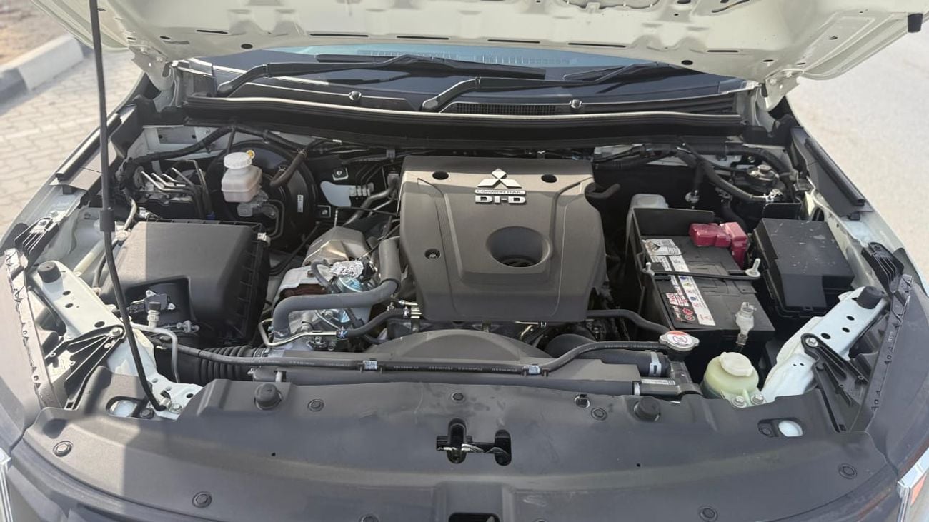 ميتسوبيشي تريتون DIESEL 2,4 LITER ,RIGHT HAND DRIVE ,2023 MODEL ,WHITE COLOR ,AUTOMATIC GEAR