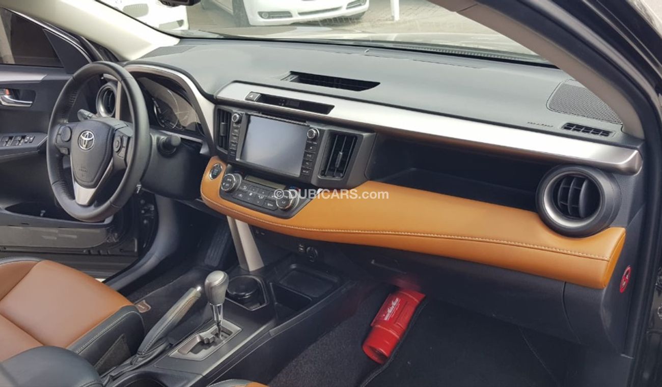 Toyota RAV4 Toyota Rav4 model 2018 GCC VXR car prefect condition full option sun roof leather seats back camera