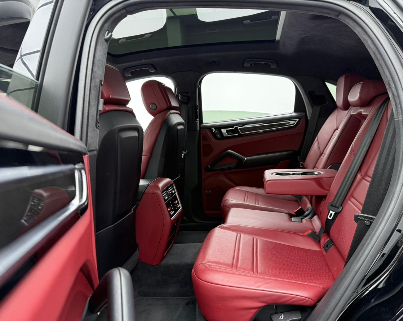 بورش كايان GTS 4.0L (460 HP) 2022 Porsche Cayenne GTS ,Warranty June/2026 ,Agency Service History