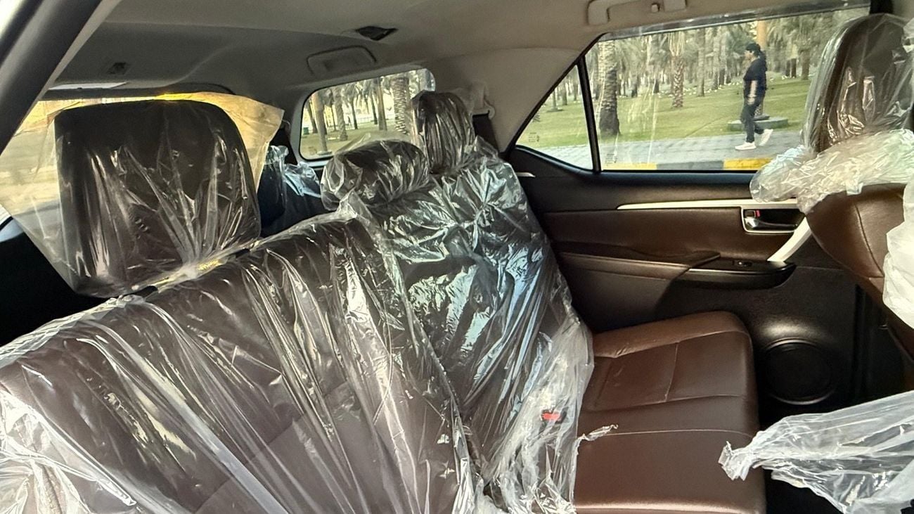 تويوتا فورتونر Crusade Right Hand Drive Automatic 4x4