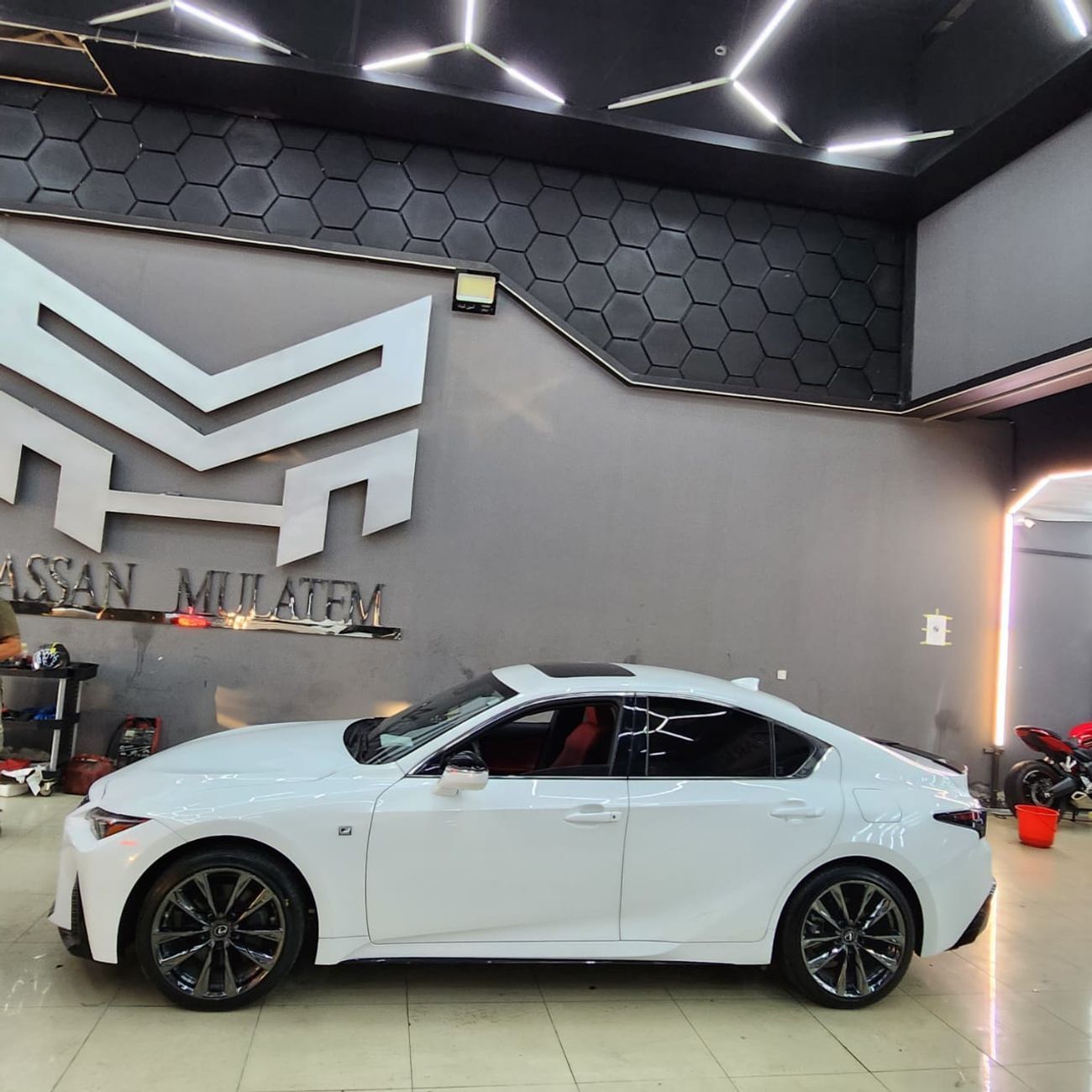 لكزس IS 350 F Sport 3.5L (311 HP)