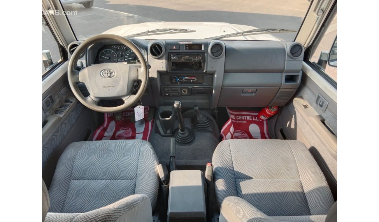 Toyota Land Cruiser TOYOTA LAND CRUISER LEFT HAND DRIVE(PM1676)