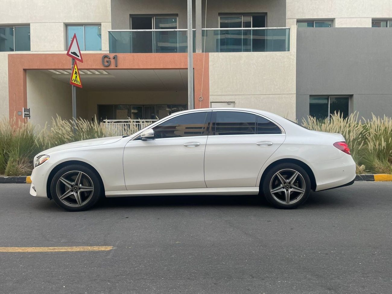 Mercedes-Benz E300 2017 Mercedes Benz E 300 4Matic Full Option 2.0L V4 Turbo Full Option With Sensors and Radar -
