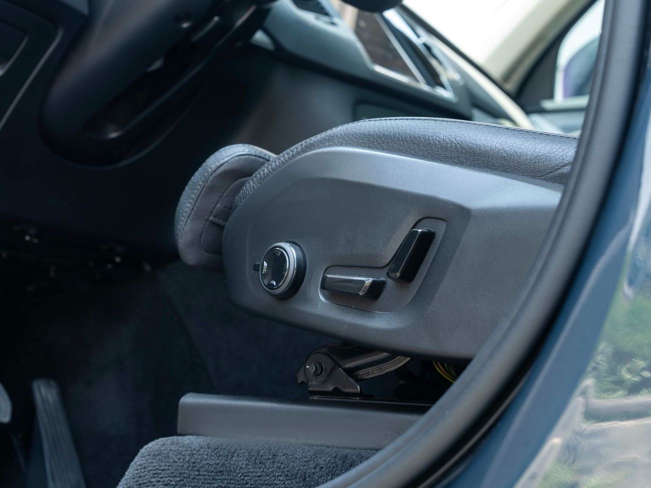 Volvo XC90 AED 2,988 PM • XC90 B5 • ONLY 15,000 KMS • OFFICAL VOLVO WARRANTY AND SERVICE CONTRACT