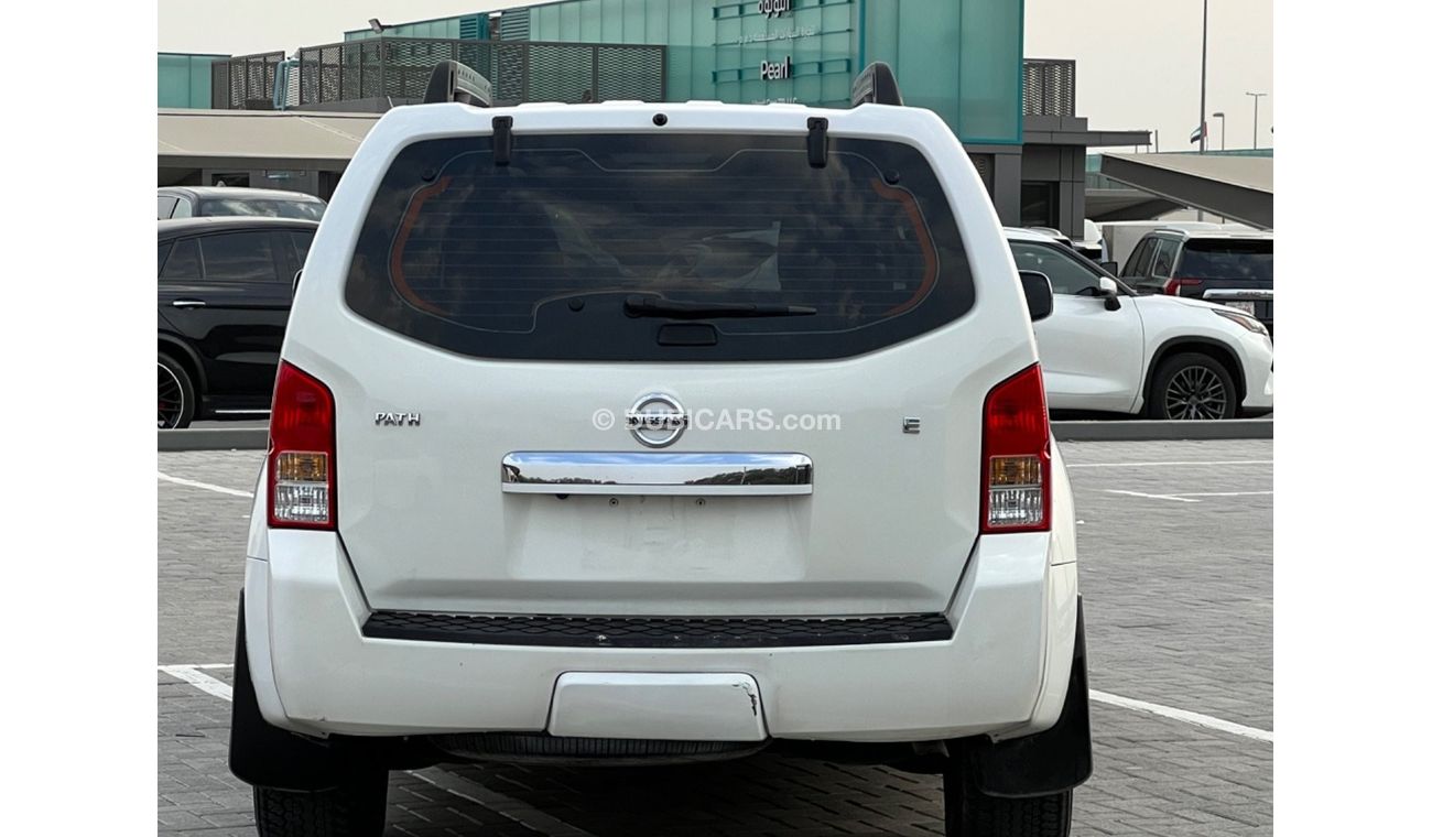 Nissan Pathfinder SE
