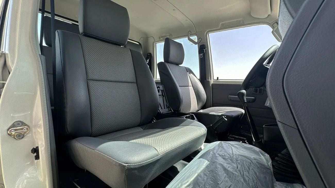 تويوتا لاند كروزر بيك آب TOYOTA Land Cruiser DC 4.2 MT 2025 basic