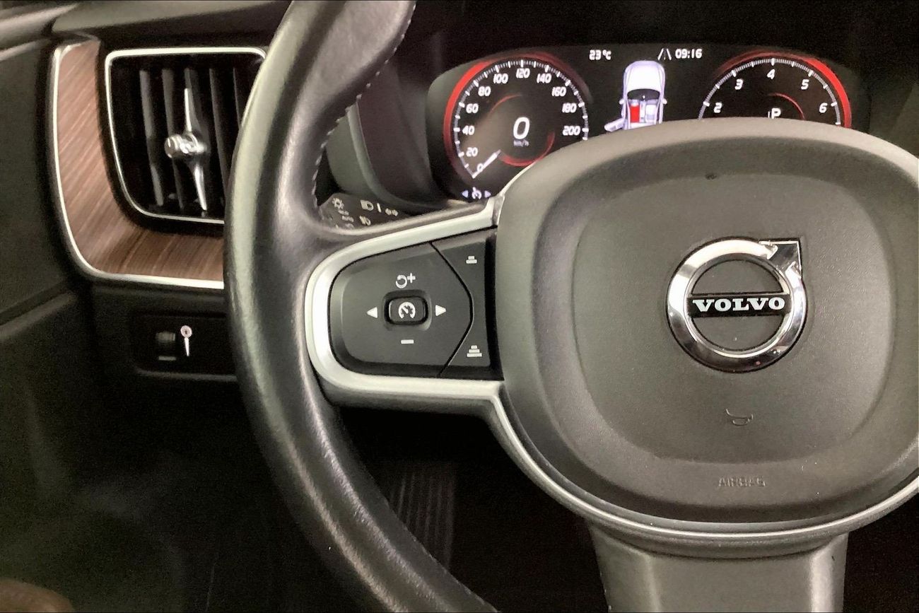 فولفو XC 60 T5 Momentum | National Day Celebration | شامل الضمان | 0 ﺪﻔﻋﺓ ﺃﻮﻟﻯ