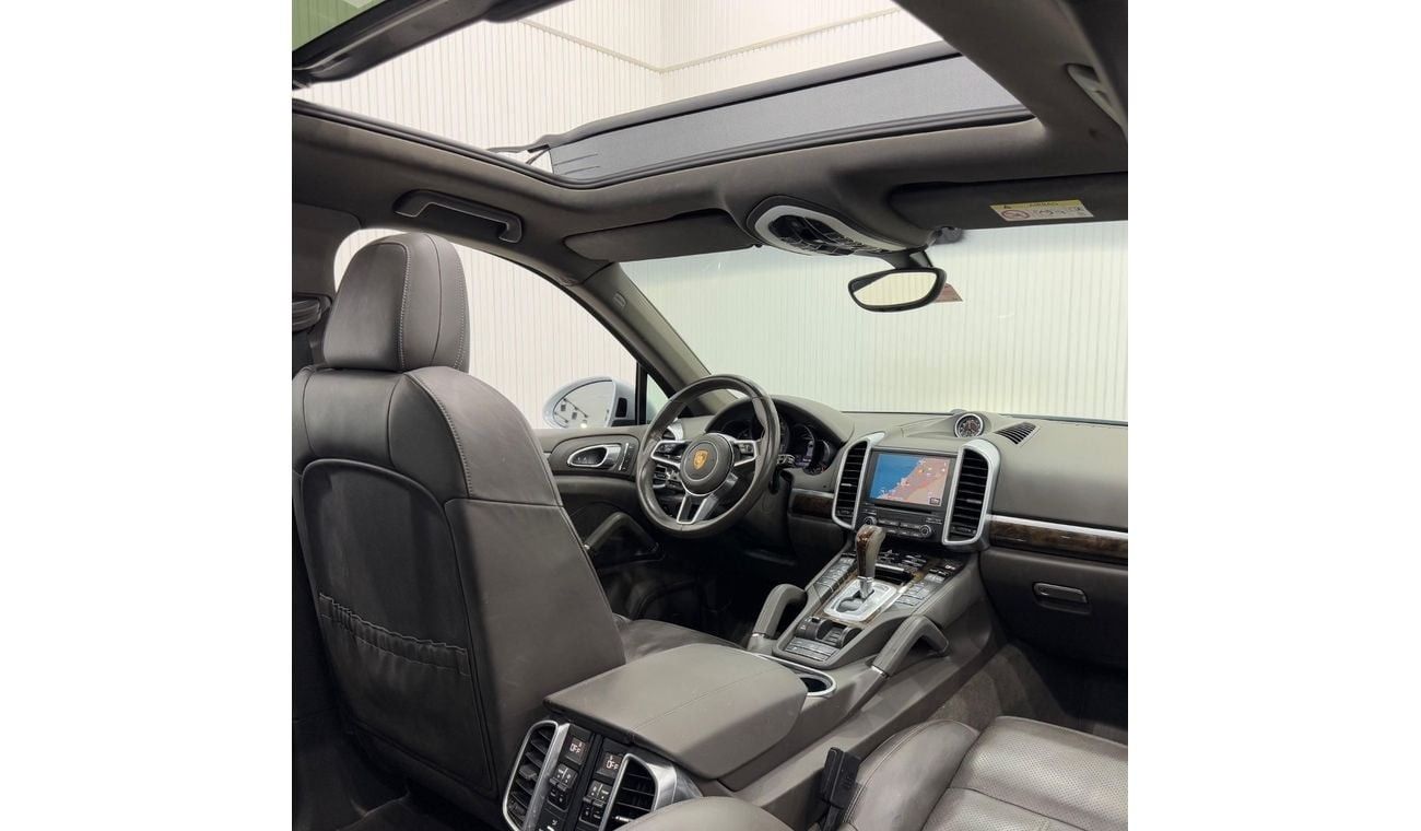 Porsche Cayenne 2018 Porsche Cayenne Platinum Edition, One Year Warranty, Service History, Excellent Condition, GCC