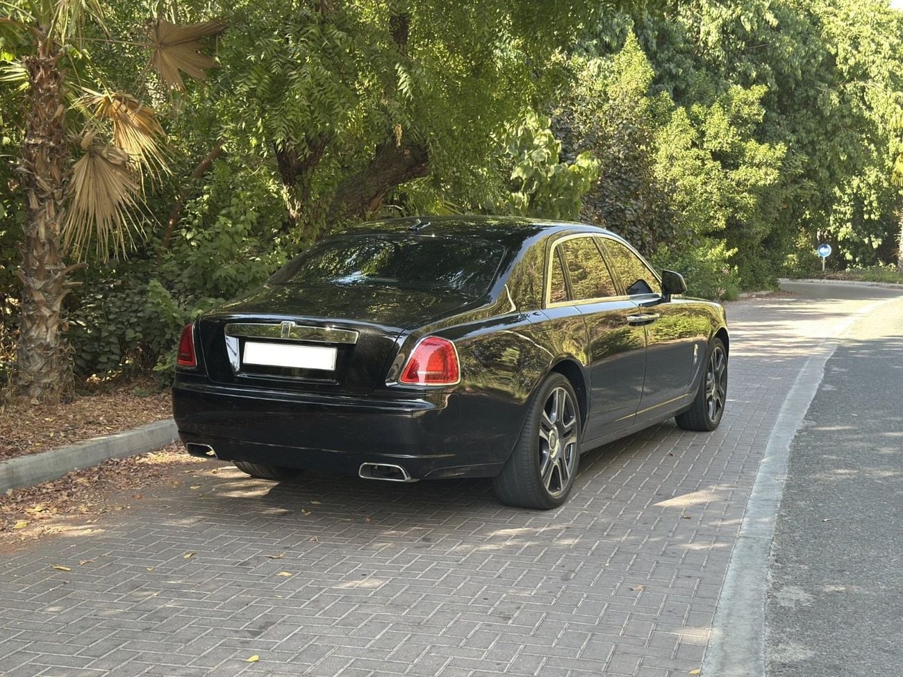 Rolls Royce Ghost SWB | 2016 | GCC Specs | Perfect Condition | V12