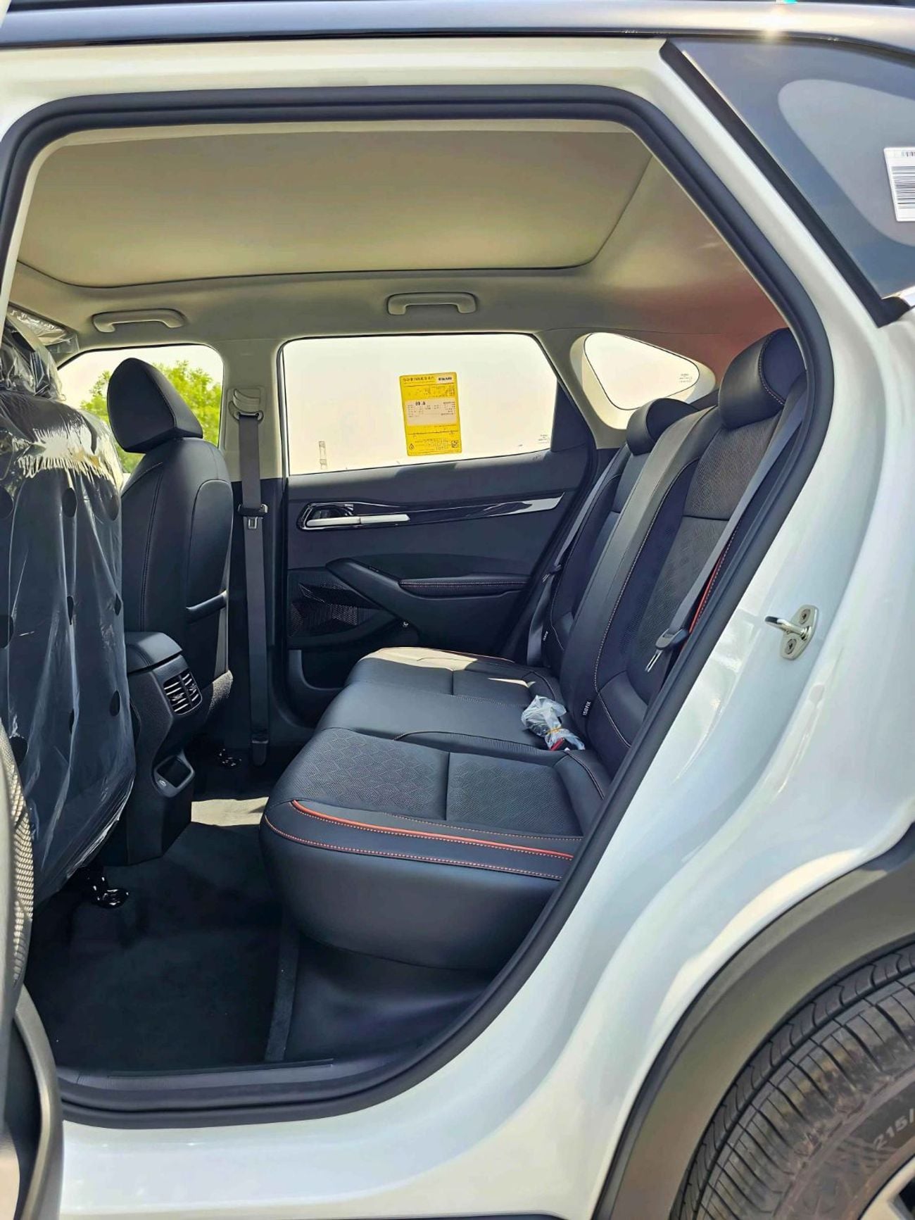 Kia Seltos CVT LUXURY/ DUAL TONE WITH BLACK ROOF / PANORAMIC ROOF/ 1.5L V4 PETROL CHINES SPECS (CODE#KSLL)