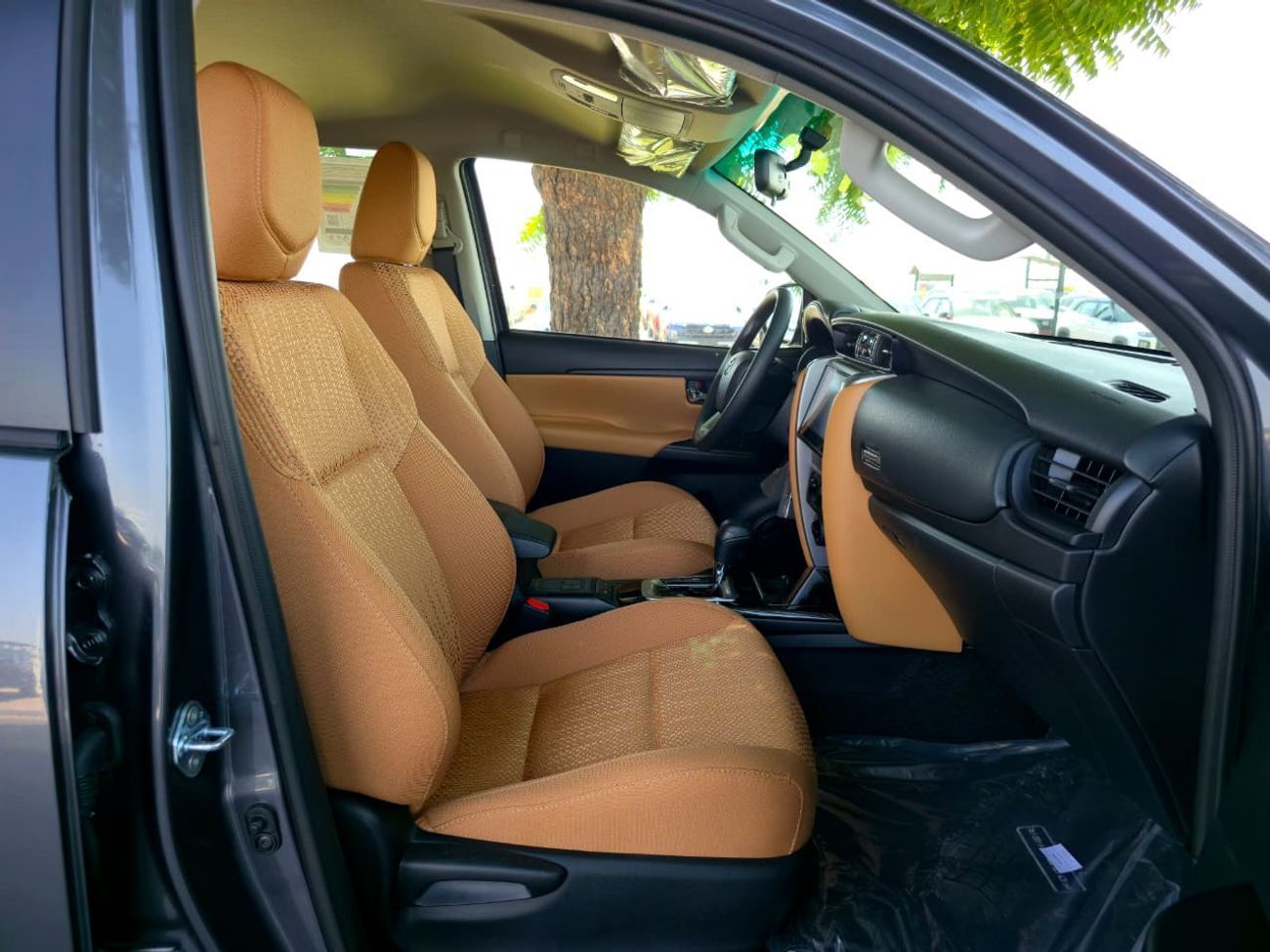 Toyota Fortuner TOYOTA FORTUNER PETROL 2.7 - MANUAL A.C - ALLOY WHEELS - 2025 MODEL - BLACK INSIDE BROWN - GCC SPE