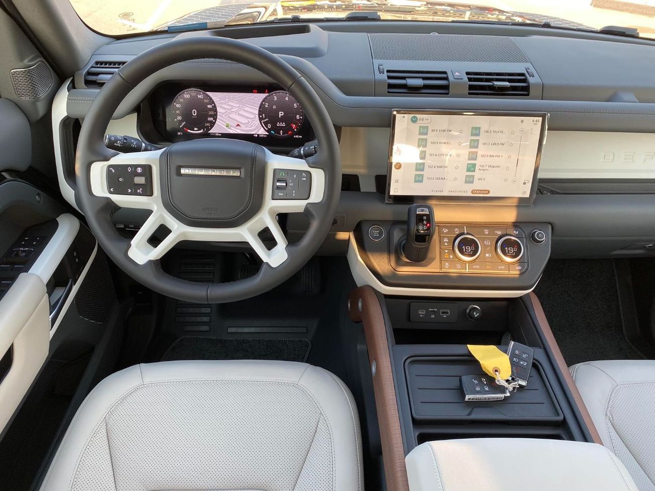 Land Rover Defender BRAND NEW**2024**GCC SPEC UNDER WARRANTY